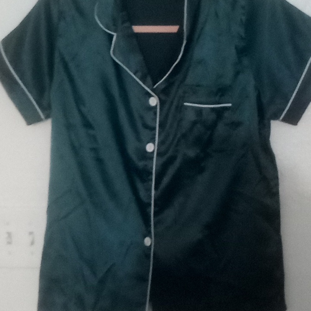 Woman size medium green pajamas with bow and white stripe - Picture 2 of 4